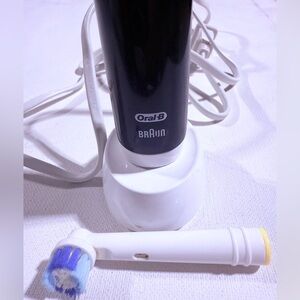 Oral-B Braun Electric Toothbrush - Black and White